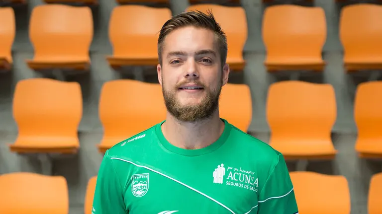 Víctor Arévalo con la camiseta del Magna Gurpea.