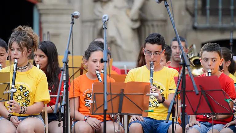 Concierto de txistu con la participación de 100 niños de 8 a 16 años. PABLO LASAOSA 10