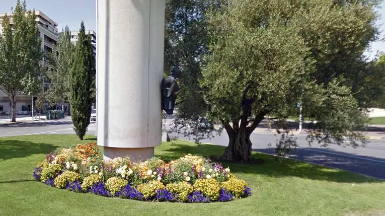Escultura en honor a Pompaelo en Pamplona