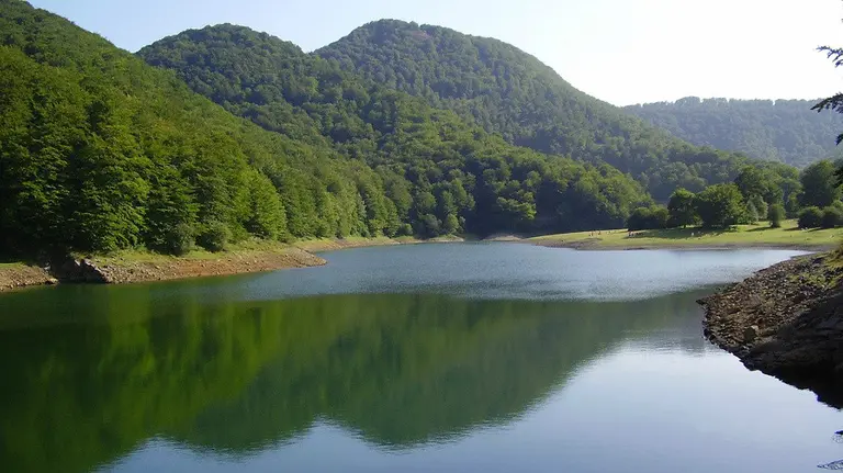 El embalse de Leurtza es uno de los escenarios principales de la nueva película de Iván Fernández de Córdoba.