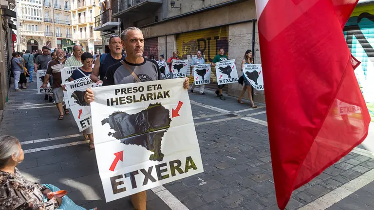 Manifestación convocada por LAB bajo el lema &#39;Presos-as políticas y exiliadas a Euskal Herria&#39; (04). NAVARRA.com
