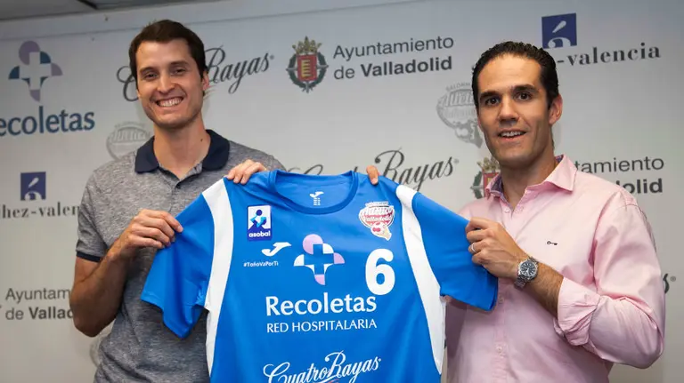 Álex Garza, a la izquierda, presentado en Pucela. Web Atlético Valladolid