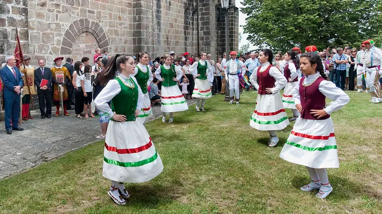 Los Bolantes de Valcarlos en el homenaje celebrado en el monasterio de Leyre a los Reyes de Navarra en 2017 GOBIERNO DE NAVARRA