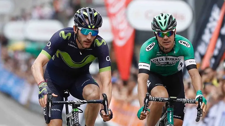 Movistar team y Caja Rural team en busca del triunfo.