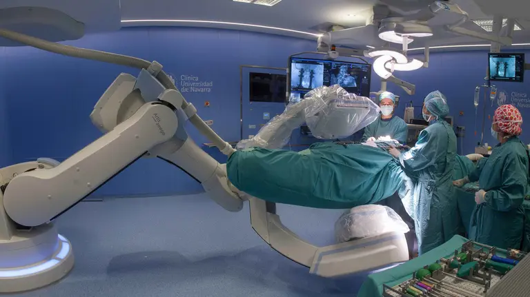 Un quirófano híbrido, tecnología punta que llega a Navarra.