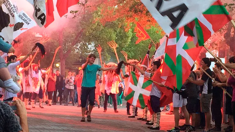 Reciben a lo grande en Iturrama al etarra Iker Araguas