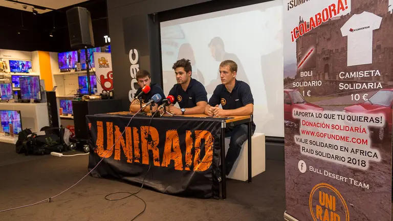 Presentación del proyecto solidario del Bull Desert Team el equipo navarro que participará en el UNIRAID 2018 (08). IÑIGO ALZUGARAY