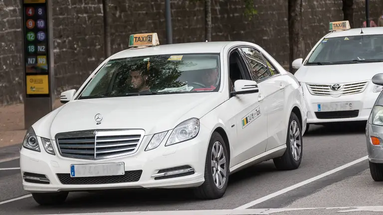 La Asociación Independiente de Taxistas Autopatronos de Navarra se adhiere a la convocatoria de huelga a nivel nacional contra las licencias VTC (20). IÑIGO ALZUGARAY