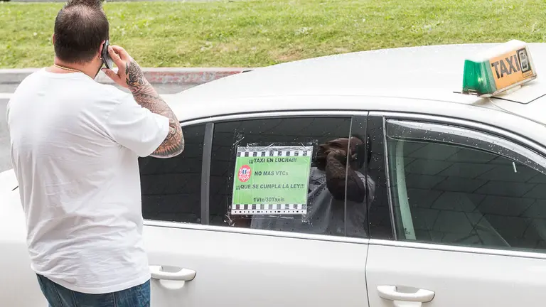 La Asociación Independiente de Taxistas Autopatronos de Navarra se adhiere a la convocatoria de huelga a nivel nacional contra las licencias VTC (40). IÑIGO ALZUGARAY