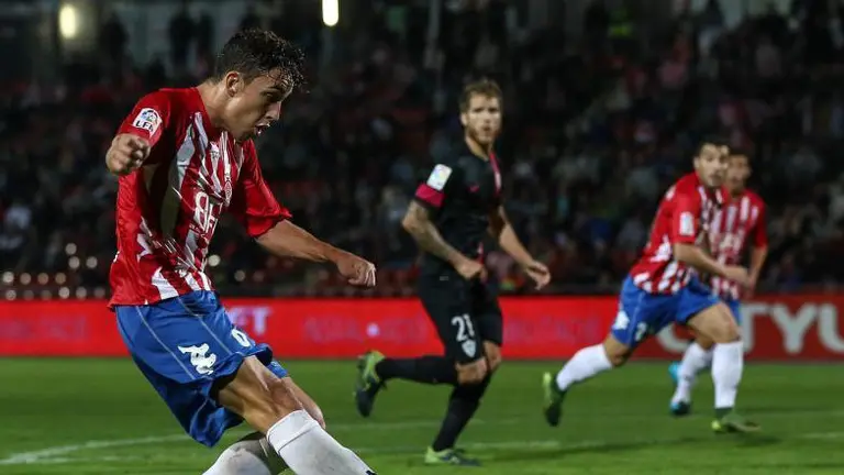 Sebas Coris durante un partido disputado con el Girona LA LIGA