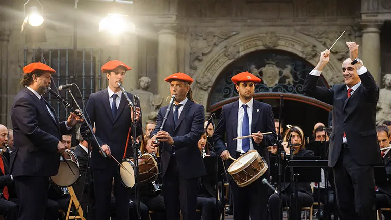 Concierto presanferminero de La Pamplonesa en la Plaza Consistorial. MIGUEL OSÉS_11