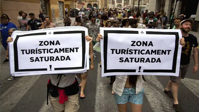 Vecinos de la zona céntrica protestan por la ´turistificación