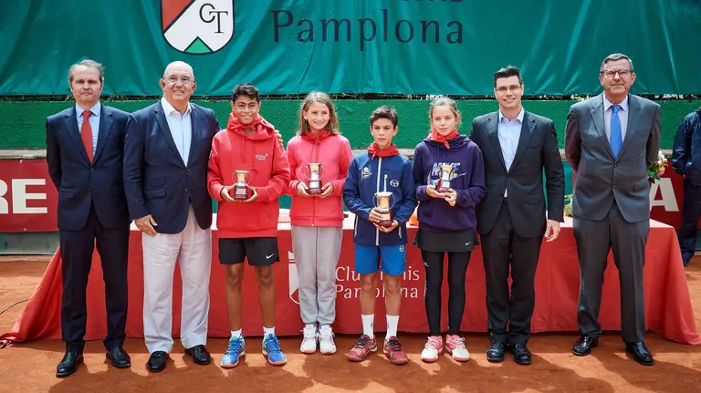 Entrega de premios del Campeonato de España de Tenis en categoría alevín celebrado en el Club de Tenis de Pamplona CEDIDA