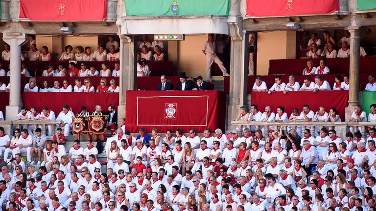 El tendido de la Plaza de toros de Pamplona en la segunda corrida de la Feria del toro. PABLO LASAOSA 18