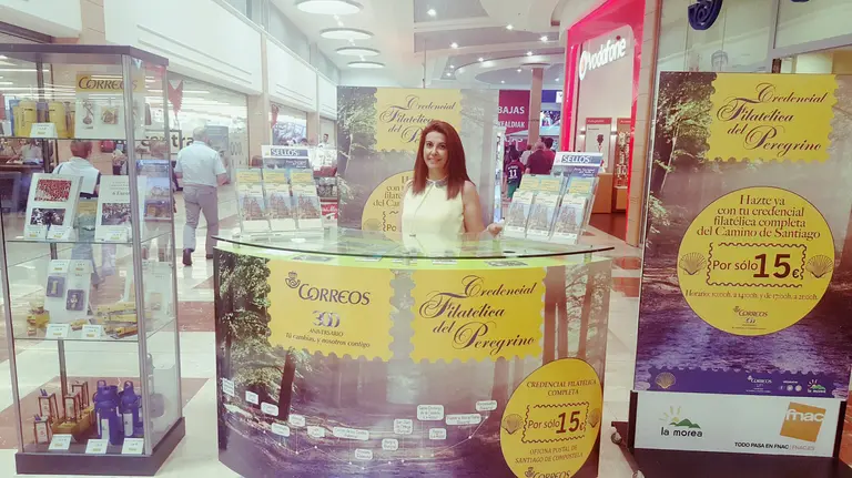 Stand de Correos de España donde adquirir la Credencial Filatélica del Camino de Santiago, instlado en La Morea.