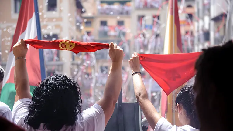 Chupinazo de San Fermín desde el Ayuntamiento. MIGUEL OSÉS_11