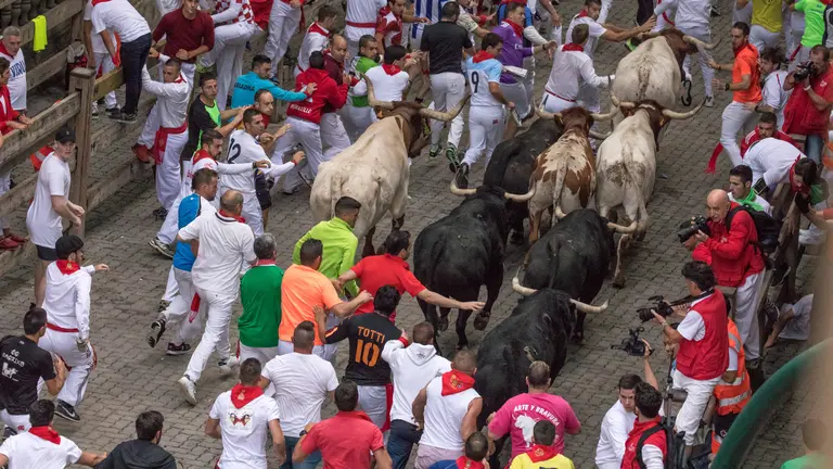 Tercer encierro de San Fermín 2017 con toros de Puerto de San Lorenzo en el tramo de Telefónica. MAITE H. MATEO