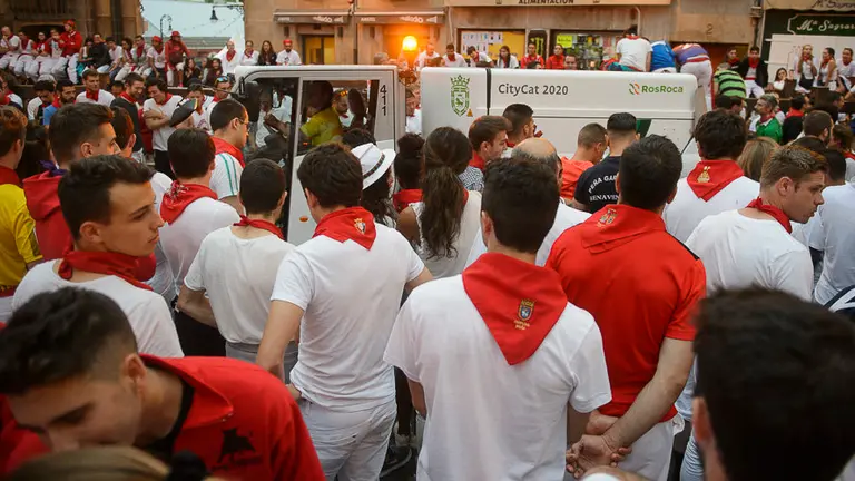 Ambiente antes del tercer encierro de San Fermín 2017. PABLO LASAOSA10