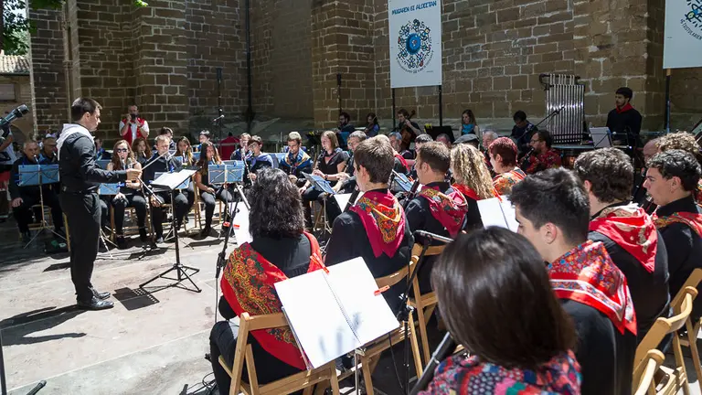 58 edición del Alarde de Txistularis celebrado en la plaza de San José (05). IÑIGO ALZUGARAY