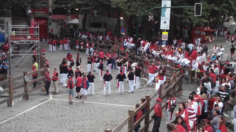 La banda del maestro Bravo toca en Telefónica.