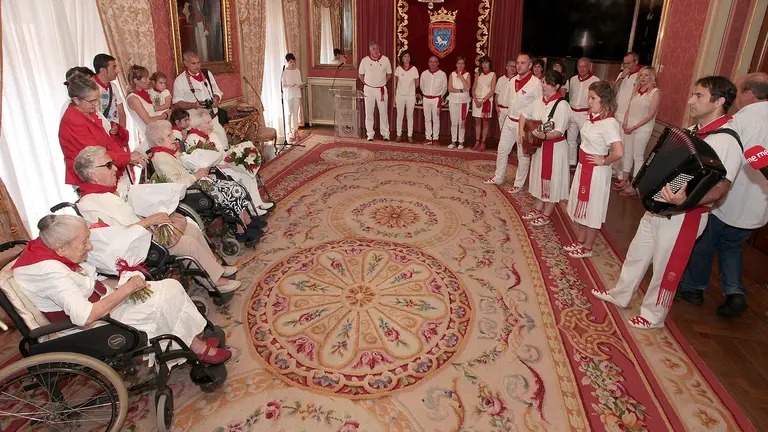 Pamplona homenajea a sus mayores en su d&iacute;a grande de San Ferm&iacute;n