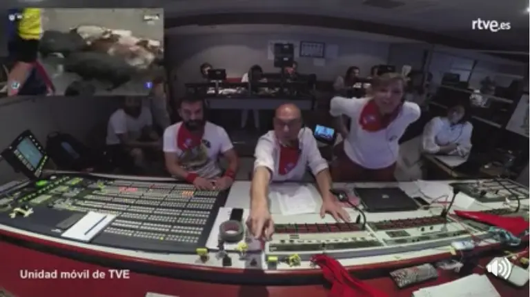 Locura en la retransmisión del encierro desde la realización de RTVE para San Fermín