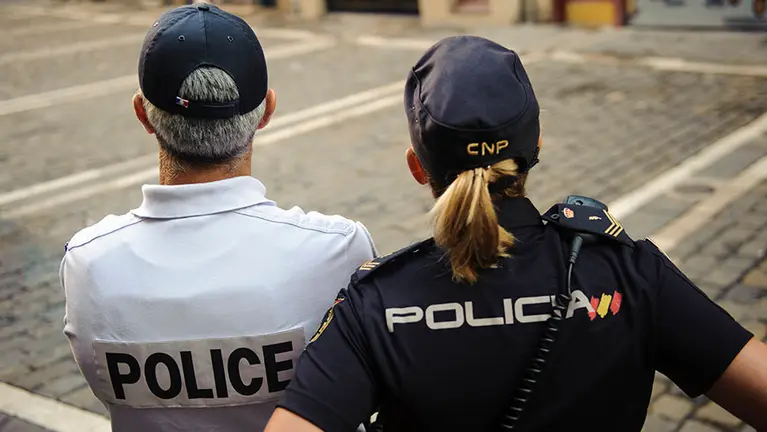 Polic&iacute;as franceses durante el encierro de San Ferm&iacute;n 2017. MIGUEL OS&Eacute;S_3