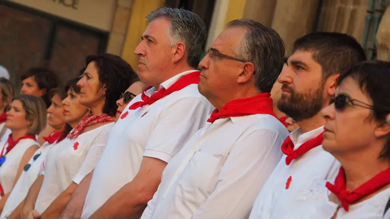 Concentración en el Ayuntamiento de Pamplona en memoria de Miguel Ángel Blanco, asesinado por ETA en 1997. NAVARRA.COM