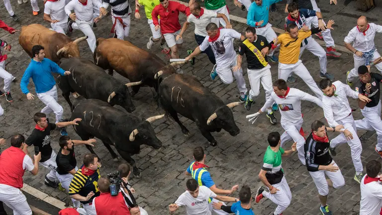 Séptimo encierro de San Fermín con toros de Nuñez del Cuvillo en el tramo de Telefónica -MAITE H.MATEO 201717