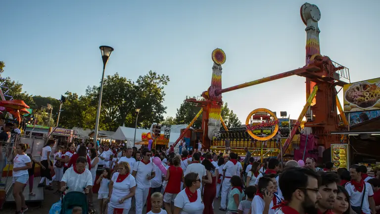 Un paseo por las barracas y ferias de Sanfermines instaladas en el parque de la Runa, en la Rochapea. MAITE H. MATEO (4)