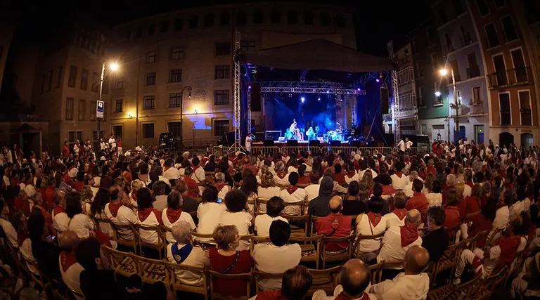 Jazzfermín en la Plaza Compañía con el trío Carmona, Javier Colina y Bandolero. DANIEL FERNÁNDEZ (12)
