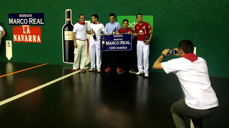 Iván Díaz, de Marco Real con Zabaleta, Elezkano II, Mendizabal III y Jaka.