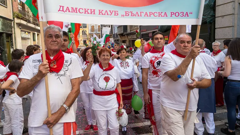 'Mazedonia kalejira', la comitiva festiva de diferentes culturas organizada por el Ayuntamiento de Pamplona para poner en valor el mestizaje. IÑIGO ALZUGARAY (20)