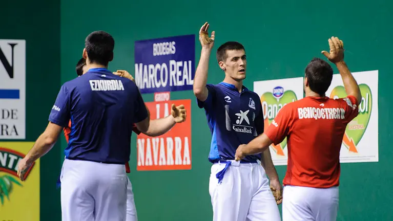 Final de pelota del campeonato de parejas de San Fermín con Ezkurdia-Rezusta y Bengoetxea-Beroiz. MIGUEL OSÉS (22)
