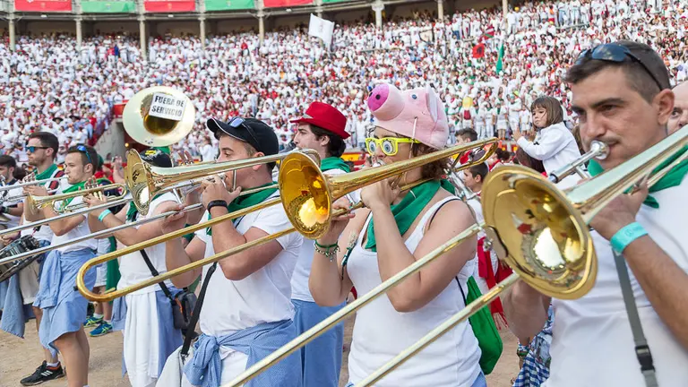  Despedida de las peñas en la plaza de toros de Pamplona en los Sanfermines 2017. IÑIGO ALZUGARAY (28)