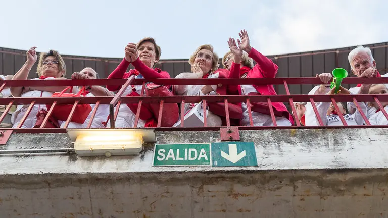  Despedida de las peñas en la plaza de toros de Pamplona en los Sanfermines 2017. IÑIGO ALZUGARAY (56)