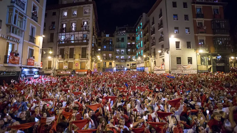  'Pobre de Mi' en la plaza del Ayuntamiento de Pamplona de los Sanfermines 2017. IÑIGO ALZUGARAY (17)