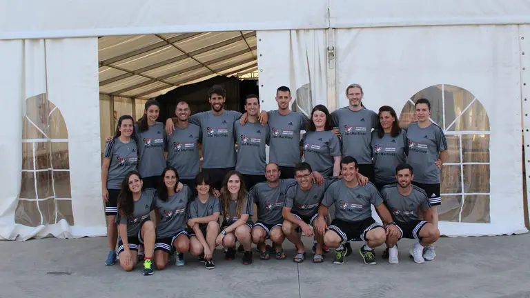 El futbolista Javi Mart&iacute;nez promueve el f&uacute;tbol y aprender ingl&eacute;s con campamentos de verano 2