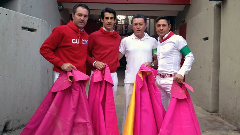 El equipo de dobladores de los Sanfermines de 2012, con Sergio Sánchez, Francisco Marco, Manolo Rubio y Manolo de los Reyes.