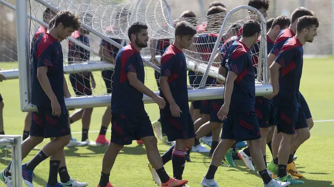 Los jugadores del equipo rojillo durante el entrenamiento