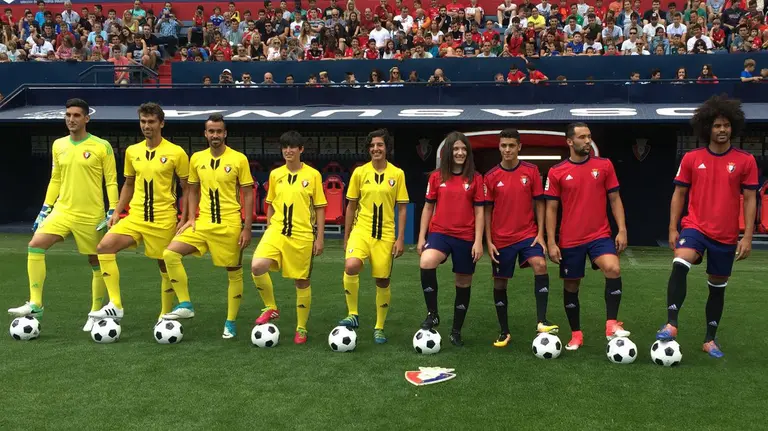 Presentación de las nuevas equipaciones de Osasuna para la temporada 2017-2018 en El Sadar.