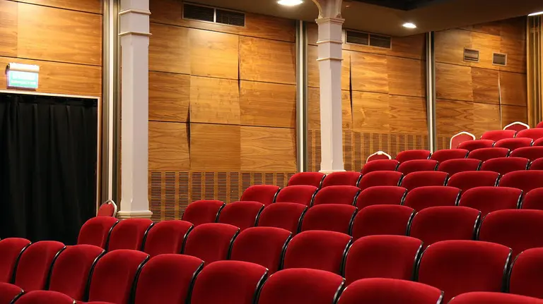 Imagen del patio de butacas de una sala de teatro ARCHIVO