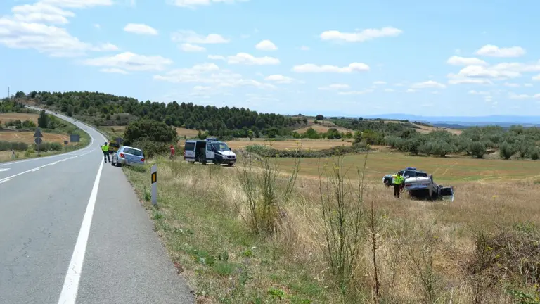 Salida de vía de un coche en Oteiza GUARDIA CIVIL