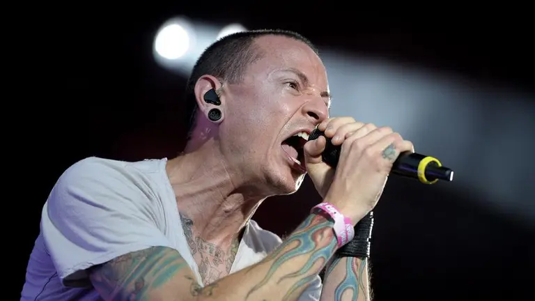 El cantante de Linkin Park, Chester Bennington, en una imagen de archivo durante uno de sus conciertos EFE