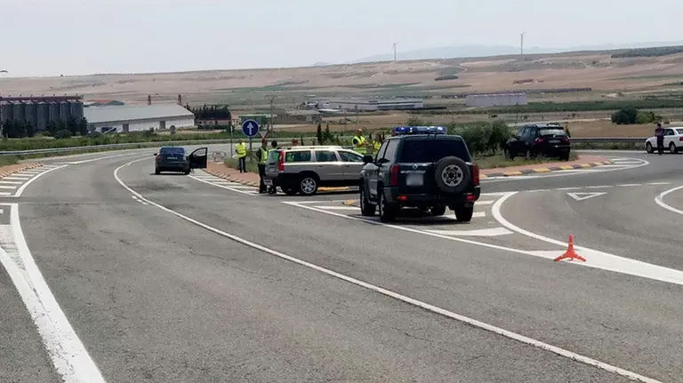 Colisión entre dos vehículos con dos heridos leves en Sesma