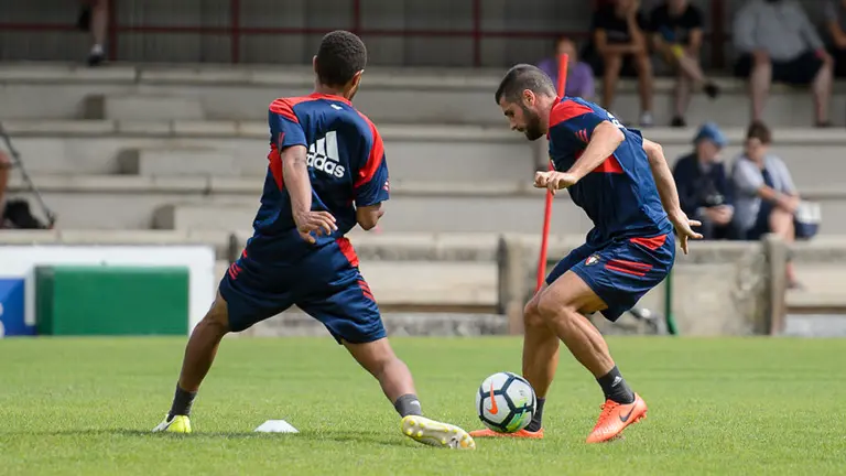 Entrenamiento de Osasuna en las instalaciones de Tajonar. PABLO LASAOSA 12