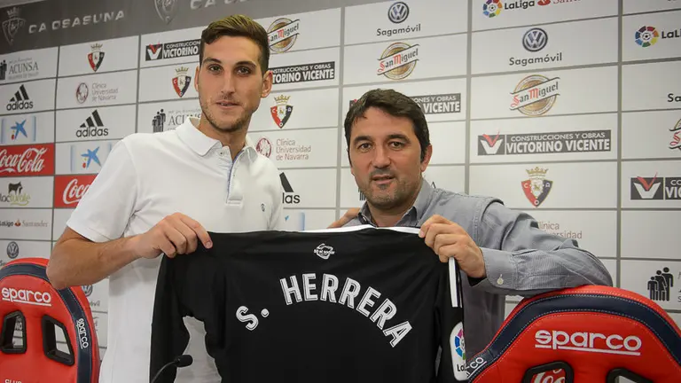 Presentación del nuevo portero de Osasuna, Sergio Herrera. PABLO LASAOSA 02