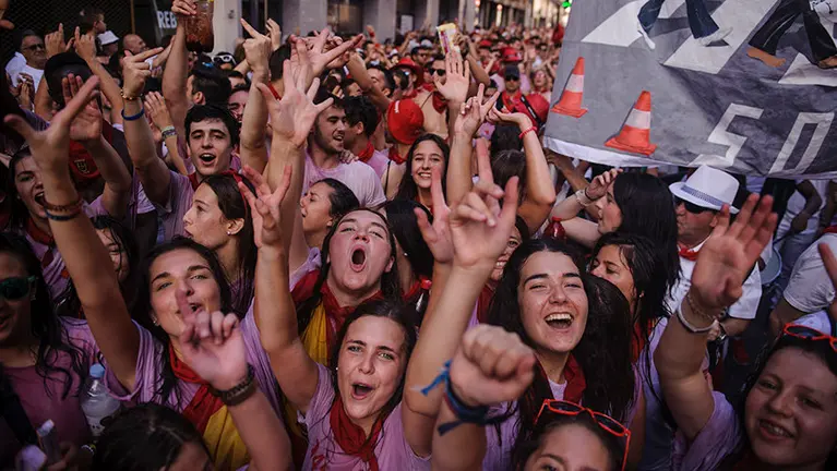 Ambiente por las calles de Tudela despues del Chupinazo. MIGUEL OSÉS_5