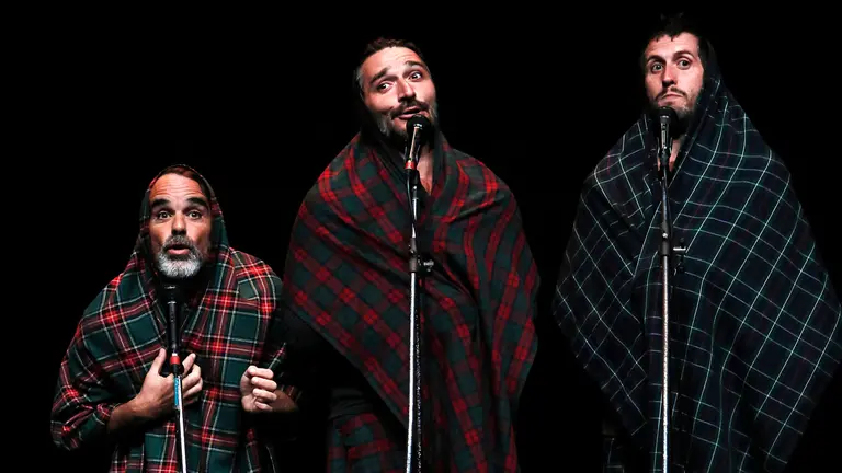 GRA423. OLITE (NAVARRA), 24/07/2017.- El grupo portugués Companhia do Chapitô ha representado esta noche en el escenario La Cava de Olite, en Navarra, la tragedia de "Macbeth", dentro de la programación del Festival de Teatro de Olite. EFE/Ivan Aguinaga