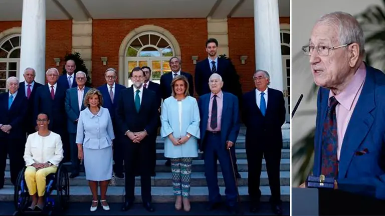 Pedro Iturralde recibe la medalla al mérito en el trabajo de manos de Mariano Rajoy
